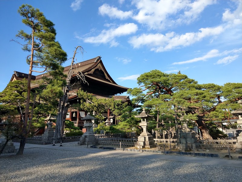 Photo 2 at Zenkōji temple in Nagano