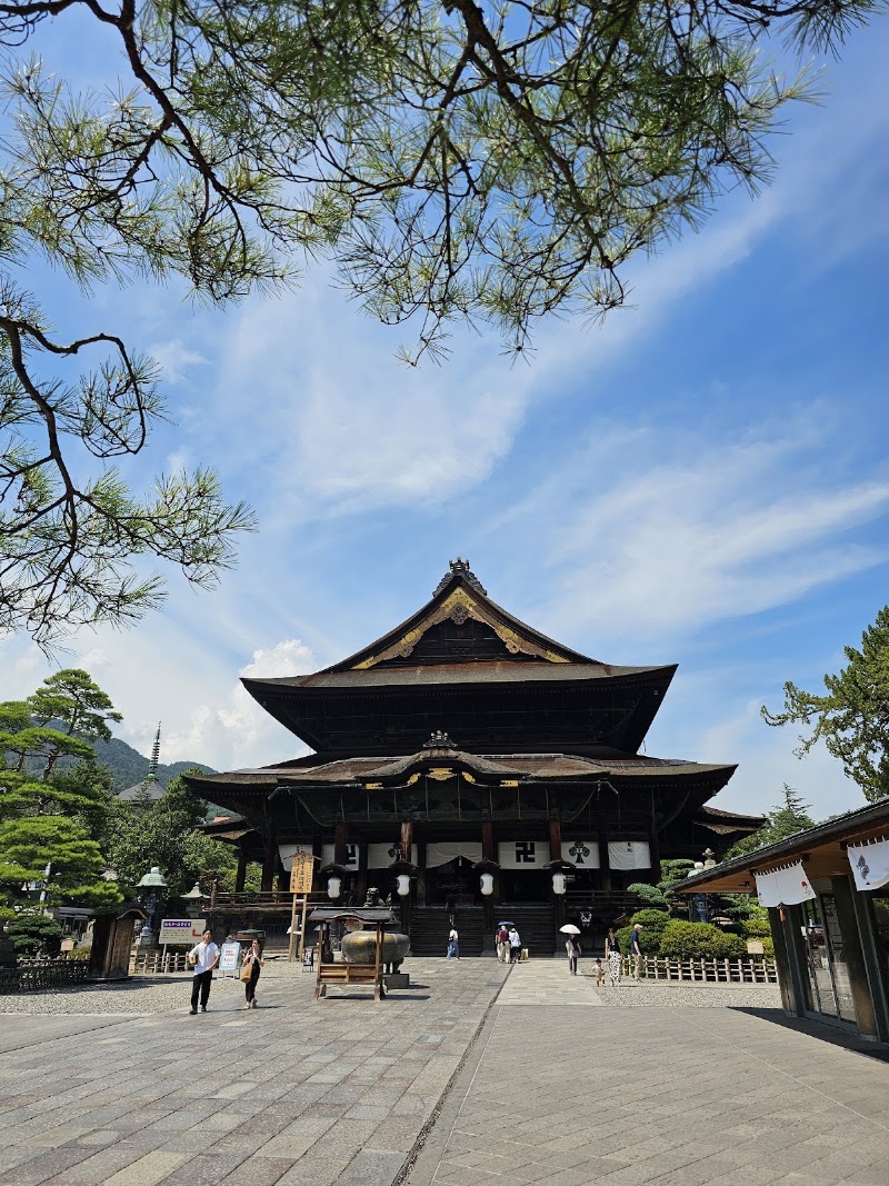 Photo 6 at Zenkōji temple in Nagano