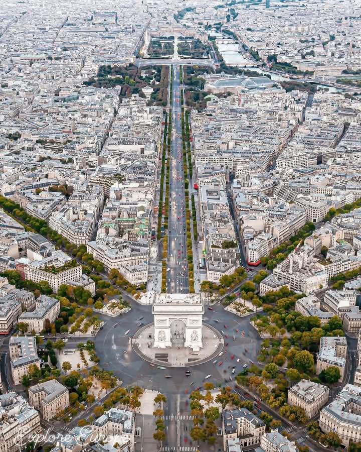 Photo 2 at Arc de Triomphe in Paris