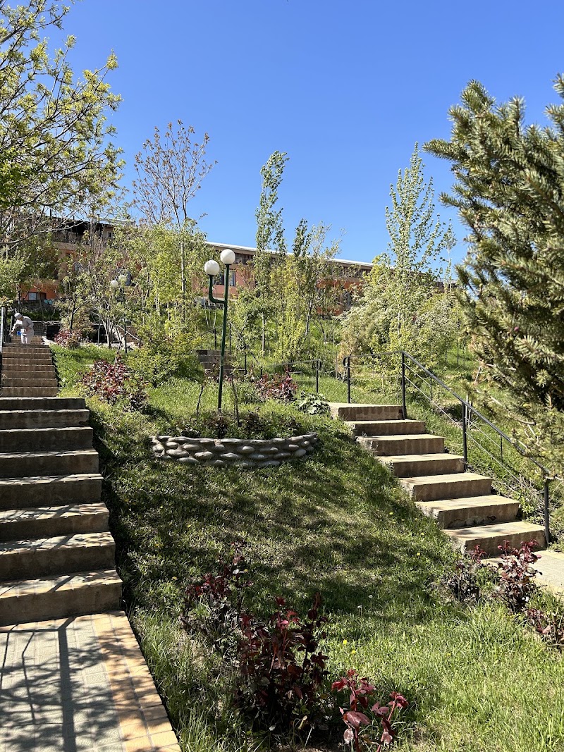 Avenue Park in Yusufhona