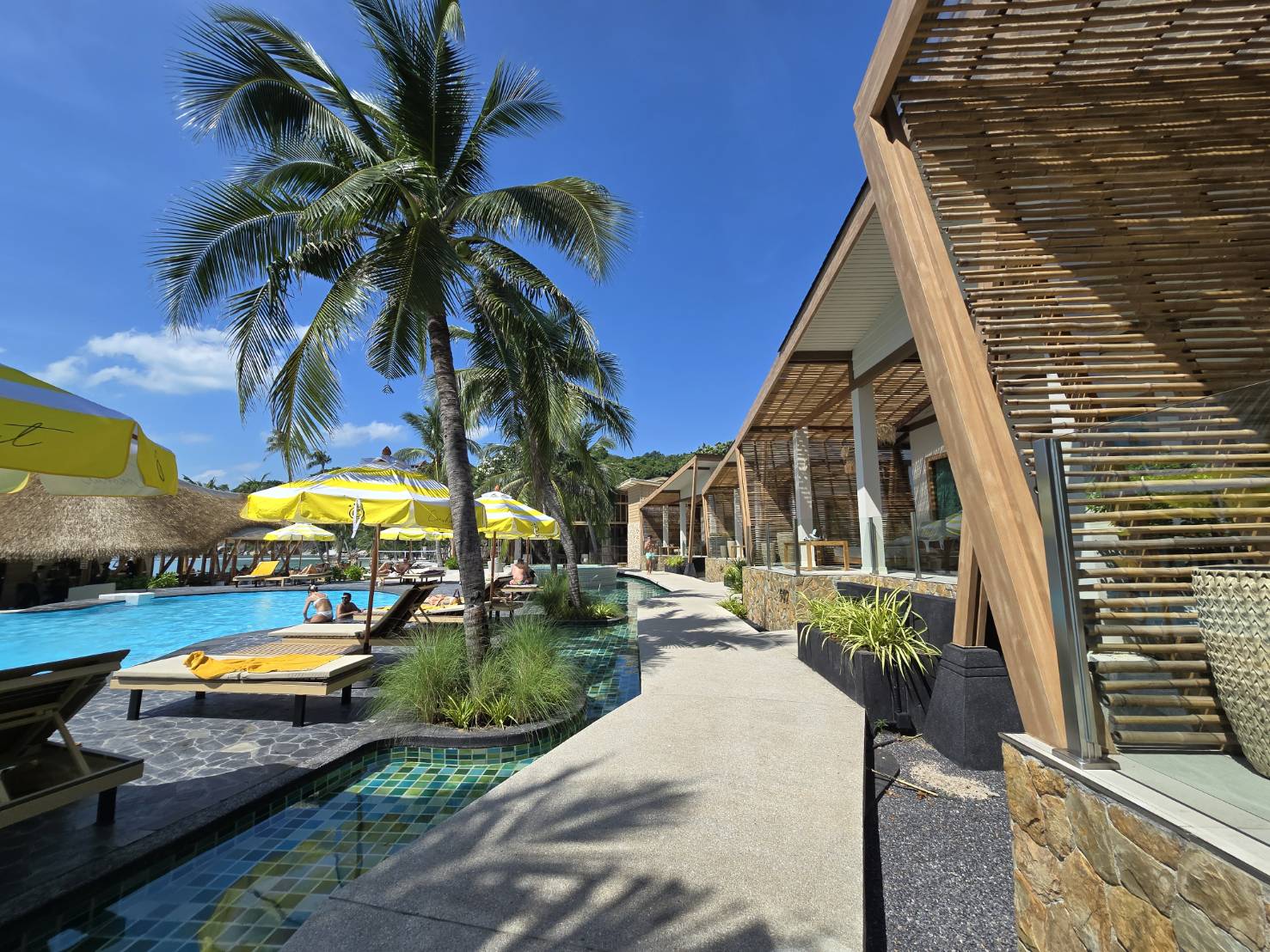 Cocohut Beach Resort in ตำบล บ้านใต้