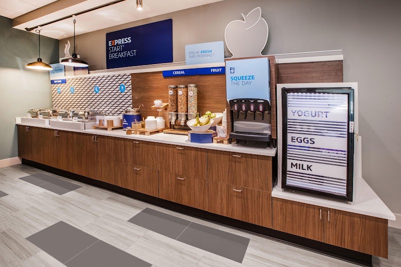Photo 5 at Holiday Inn Express & Suites Nearest Universal Orlando by IHG in Orlando