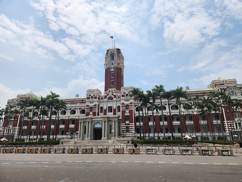 Taipei Old Town - Taiwan Introduction Free Walking Tour Meeting Point - TourMeAway in Liming Village