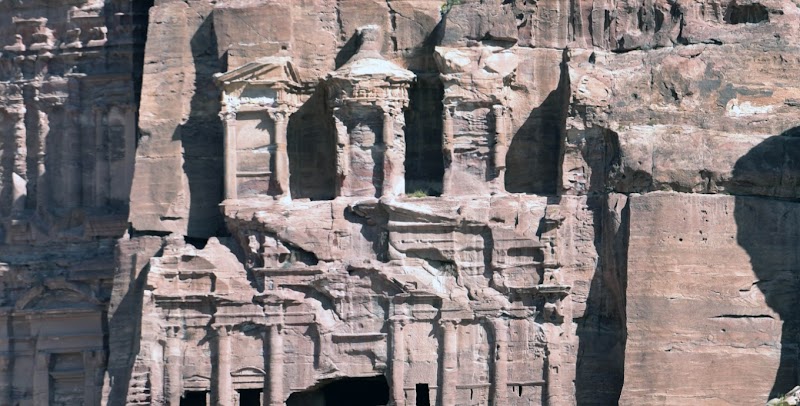 Photo 6 at Corinthian tomb in Uum Sayhoun