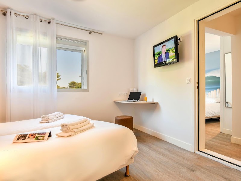 Photo 1 at Logis Hôtel les Vagues in Biscarrosse