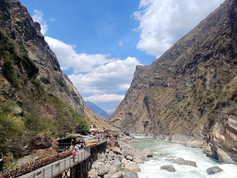 Photo 5 at Tiger Leaping Gorge in Diqing Tibetan Autonomous Prefecture