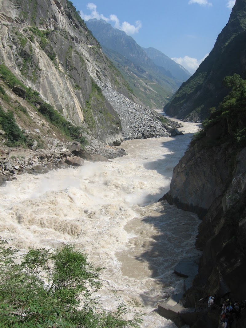 Photo 4 at Tiger Leaping Gorge in Diqing Tibetan Autonomous Prefecture