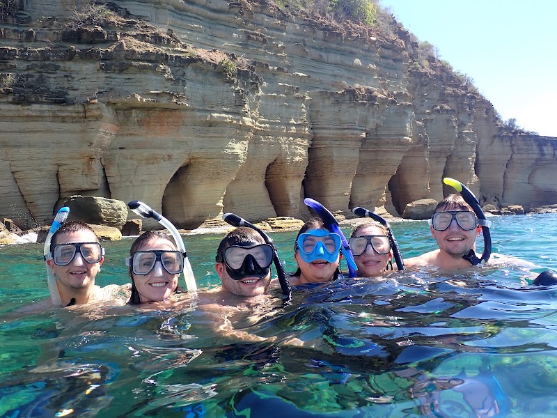Scooter Snorkeling Antigua in English Harbour