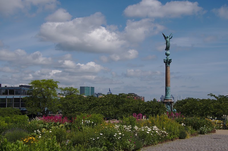 Photo 1 at Ivar Huitfeldt Memorial in København