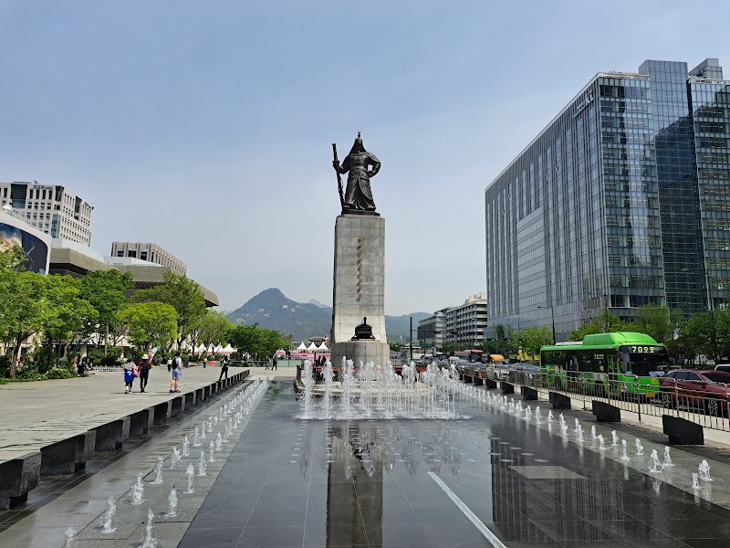 Photo 3 at Gwanghwamun Square in Sejong-daero
