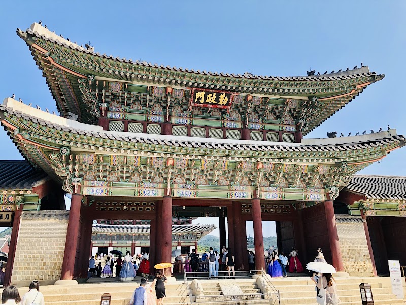 Photo 5 at Gwanghwamun Gate in Sajik-ro