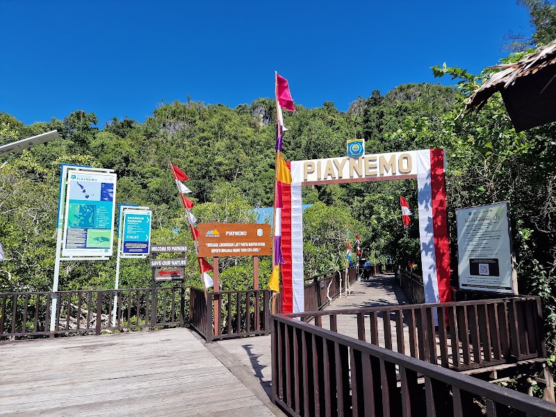 Photo 3 at Piaynemo in Distrik Waigeo Barat Kepulauan