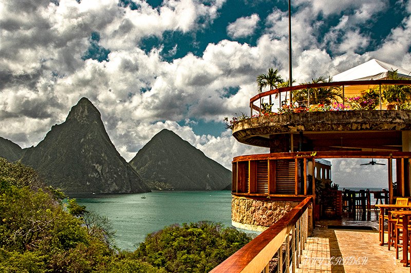Jade Mountain Resort in Mamin