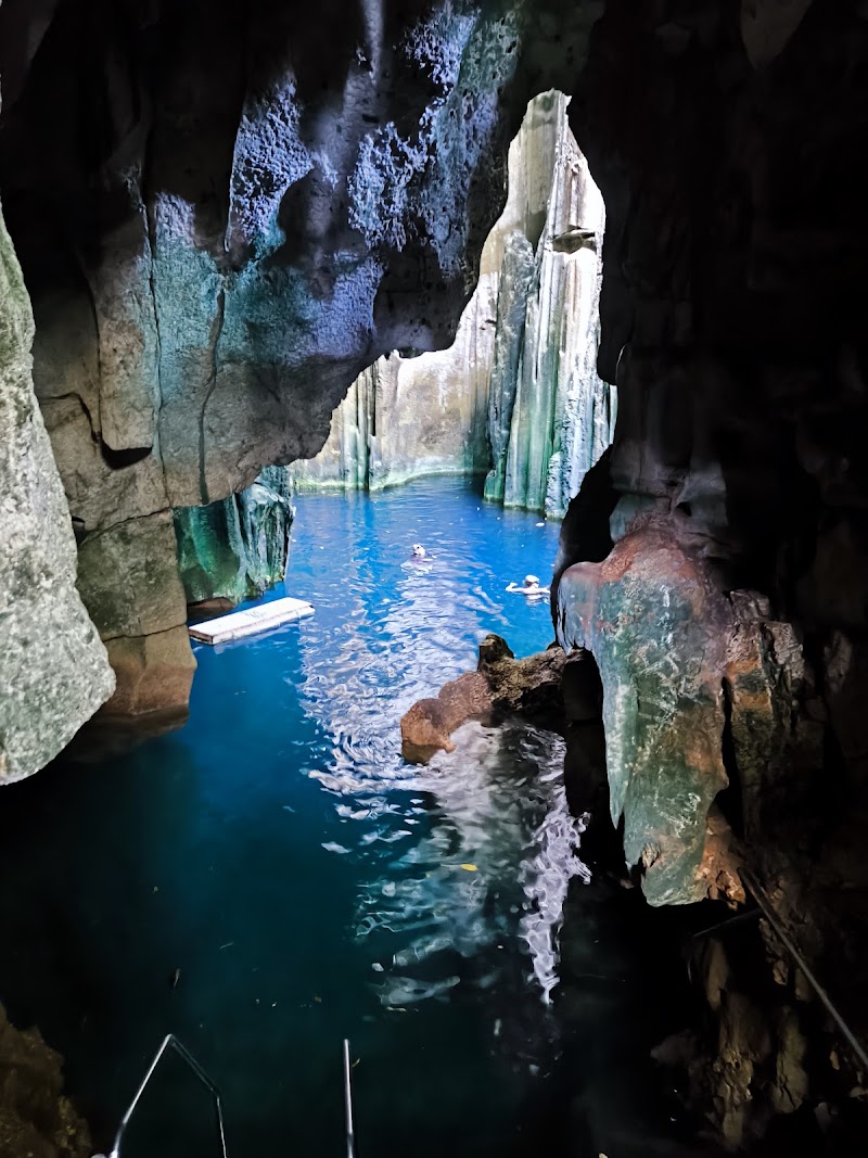 Sawa-i-Lau Caves in Nabukeru