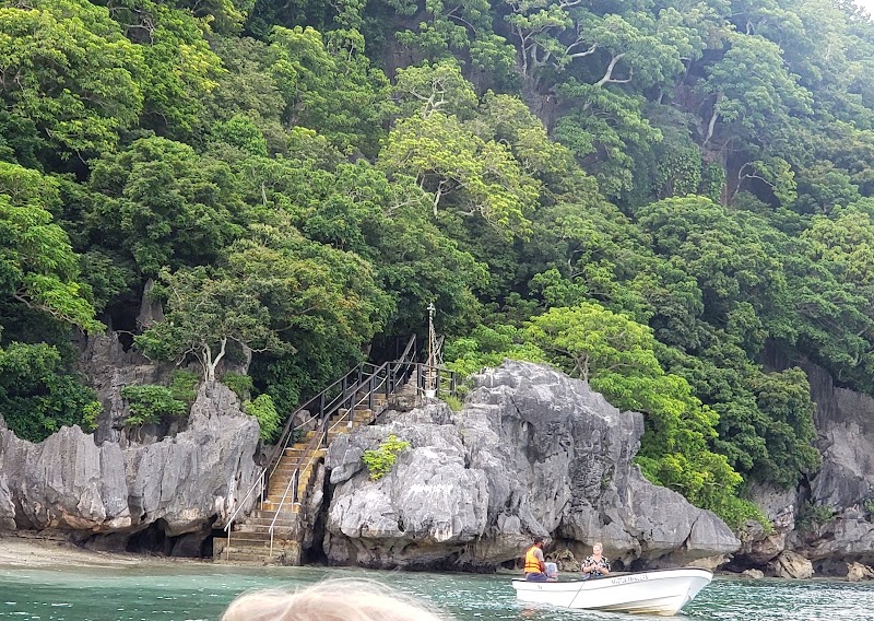 Photo 1 at Sawa-i-Lau Caves in Nabukeru