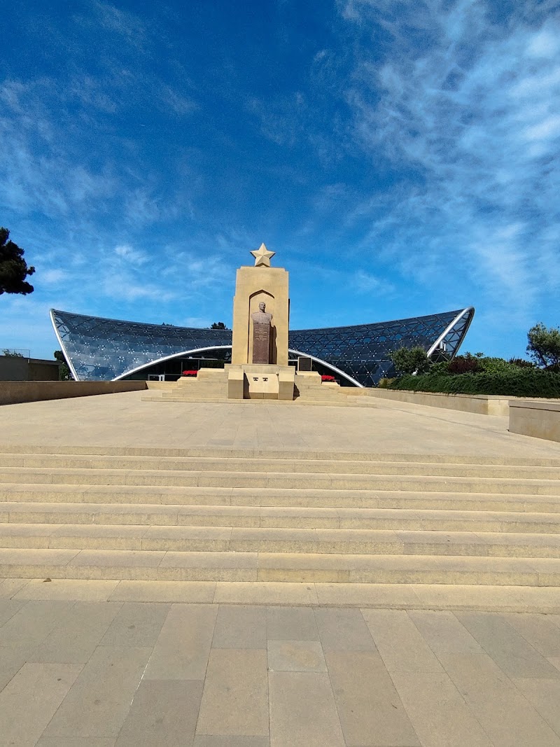 Həzi Aslanov Qəbirüstü Abidəsi (Hazi Aslanov Grave Monument) in Baku