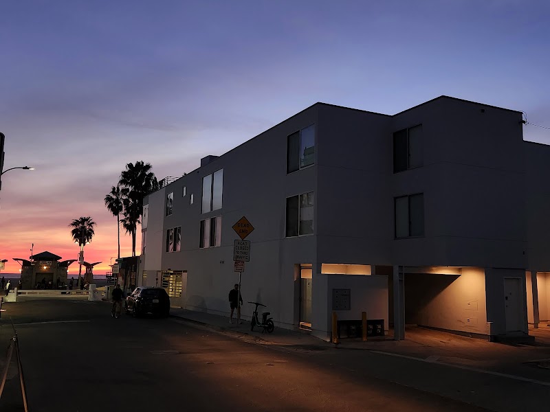 Stay Open Venice Beach in Los Angeles